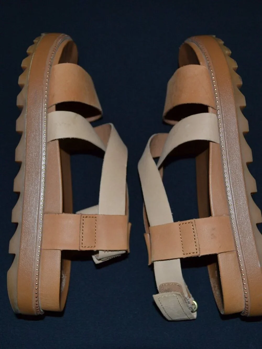 Sorel Roaming Criss Cross sandals